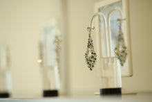 将图片加载到图库查看器，드림라이트 파스텔 크리스탈 드롭 이어링