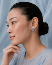 Laden Sie das Bild in den Galerie-Viewer, Radiant Path: Petit Halo Bridesmaid Earrings