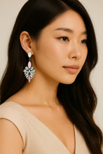 将图片加载到图库查看器，플로럴 에테르 롱 드롭 이어링