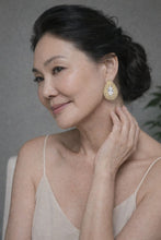 이미지를 갤러리 뷰어에 로드 , [로열 그레이스] 테어드롭 크리스탈 이어링