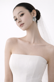 로열 티어드롭 이어링 (Royal Teardrop Earrings)