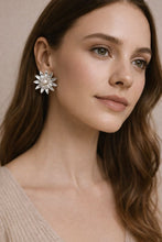 Laden Sie das Bild in den Galerie-Viewer, Luxury Floral Crystal Earrings
