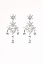 将图片加载到图库查看器，White Lotus Majesty