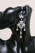 将图片加载到图库查看器，White Lotus Majesty