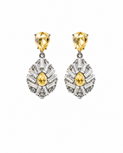 Laden Sie das Bild in den Galerie-Viewer, Arco Deco Pear Cut Earrings