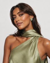 Laden Sie das Bild in den Galerie-Viewer, Radiant Path: Petit Halo Bridesmaid Earrings