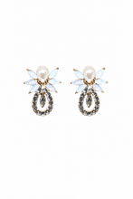 將圖片載入圖庫檢視器 Petite Blue Floral Bridal Drop Earrings