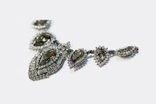 将图片加载到图库查看器，Éclat Gray Crystal Necklace