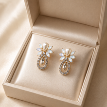 Laden Sie das Bild in den Galerie-Viewer, Something Blue Pearl Crystal Bridal Earrings